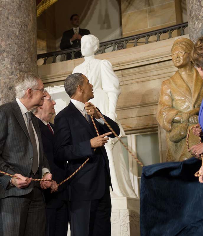 social-studies-President-Obama-unveiling-Rosa-Parks-at-dedication-ceremony.jpg