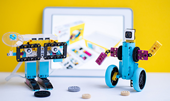 T-lego-robots-with-tablet.jpg